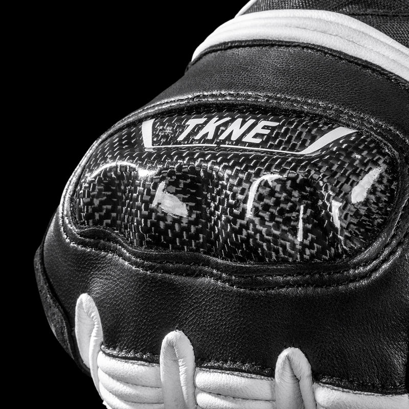 carbon fiber winter motorcycle gloves details (2) carbon fiber winter motorcycle gloves details (2)